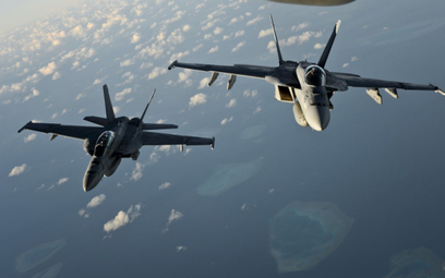 Wielozadaniowe samoloty bojowe Boeing F/A-18E i F/A-18 Super Hornet. Fot./ USAF/2nd Lt Sarah Johnson