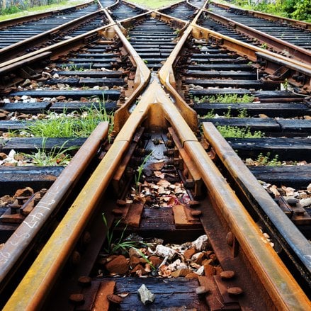 Mirbud miał przebudować trasę kolejową Rail Baltica, ale został wykluczony z przetargu z powodu błah