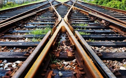 Mirbud miał przebudować trasę kolejową Rail Baltica, ale został wykluczony z przetargu z powodu błah