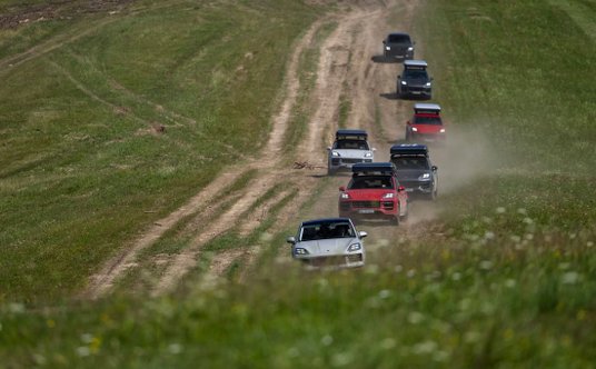 Porsche Cayenne w Bieszczadach