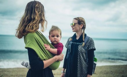 RPO: dzieci ze związków osób jednej płci wciąż bez prawa do polskich dokumentów