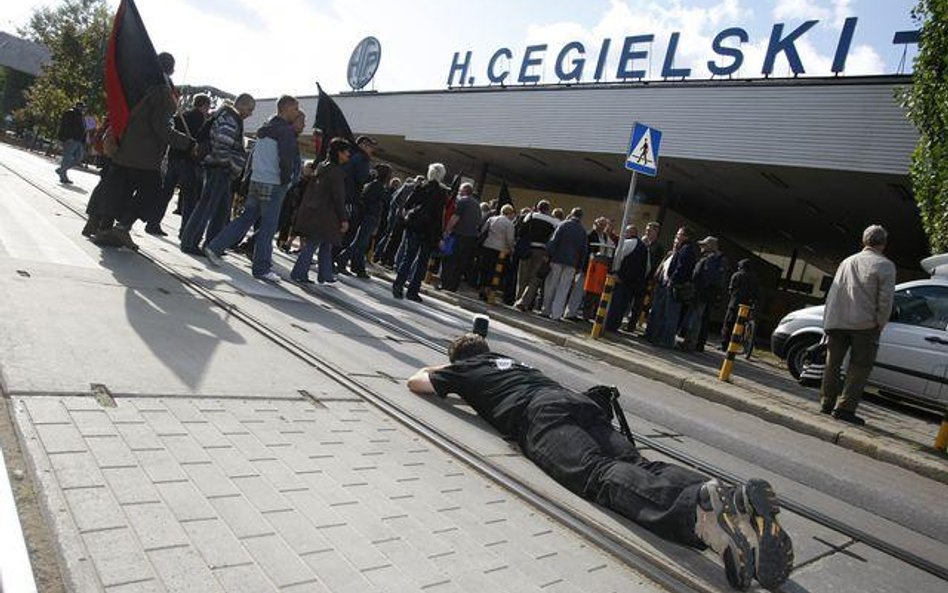 Protesty przed Zakładami Cegielskiego w proteście przeciw zwolnieniom, wrzesień 2009