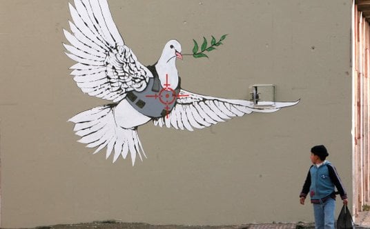 Praca Banksy'ego w mieście Betlejem