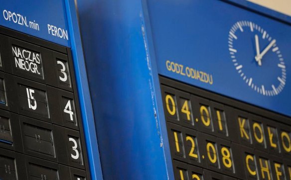 Dzięki wdrożeniu dedykowanych rozkładów jazdy, podróżni docierają do stacji docelowych zgodnie z pla