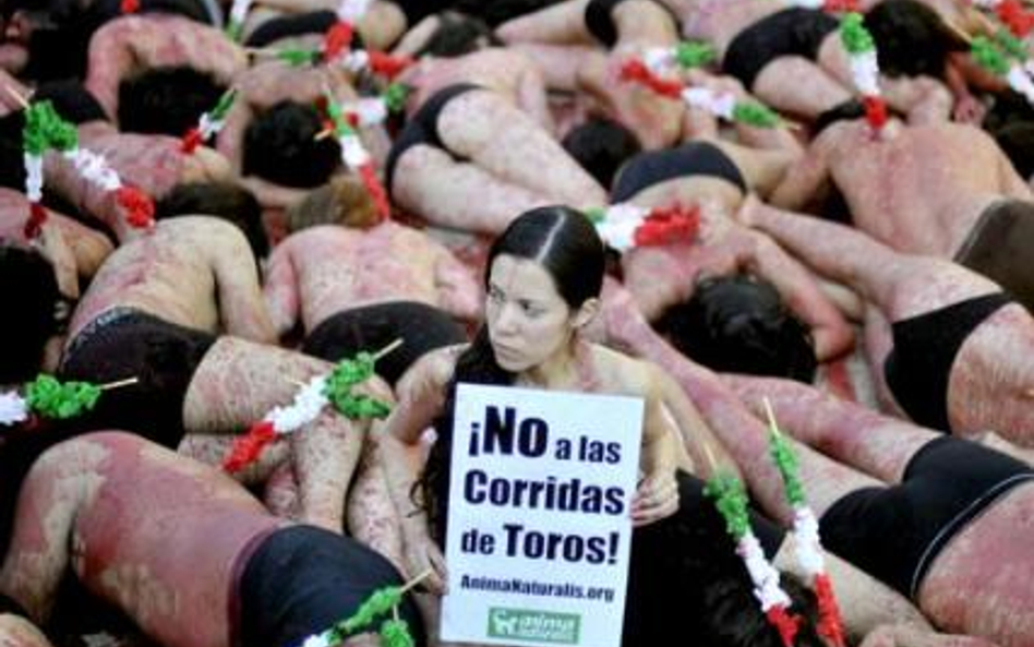 Meksyk, Mexico City. Protest członków organizacji Anima Naturalis przeciw walkom byków