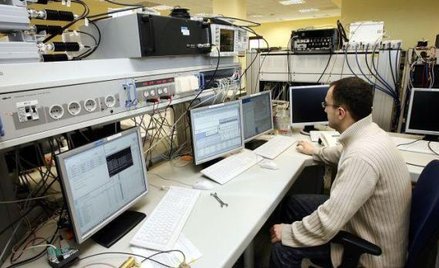 Spora różnica płac sprawia, że zarówno na świecie, jak i w Polsce rośnie grupa informatyków wybieraj