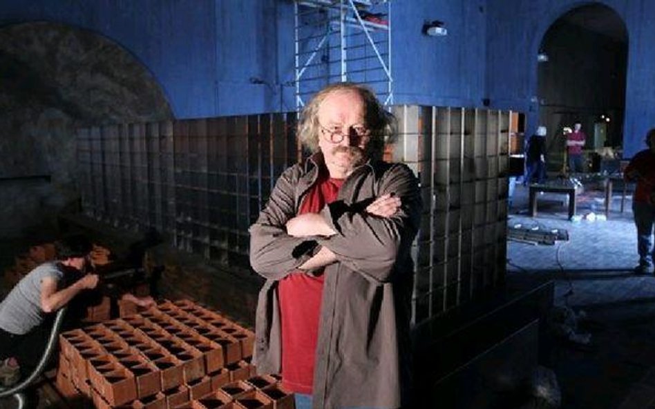 Autorem koncepcji plastycznej wystawy jest znany artysta Jerzy Kalina, współtwórca projektu przyszłe