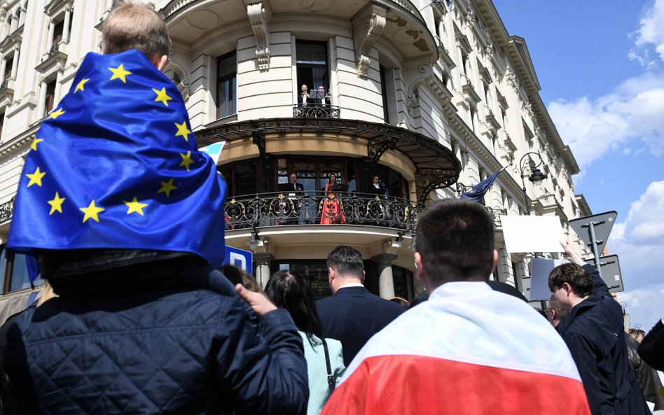 Polacy ufają UE znacznie bardziej niż swojemu rządowi