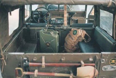 Jest mocno odchudzony. Powstał na specjalne zamówienie wojska do transportu lotniczego.