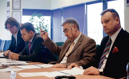 Firma, którą kieruje Gregor Sobisch (drugi od prawej), wycofuje się z budowania dróg, by skupić się 