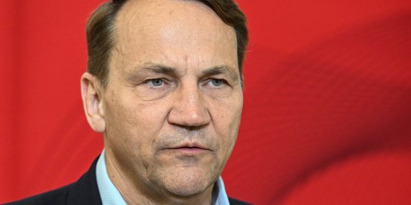 Decyzja Zełenskiego wywołała burzę w Polsce. Sikorski: Są granice