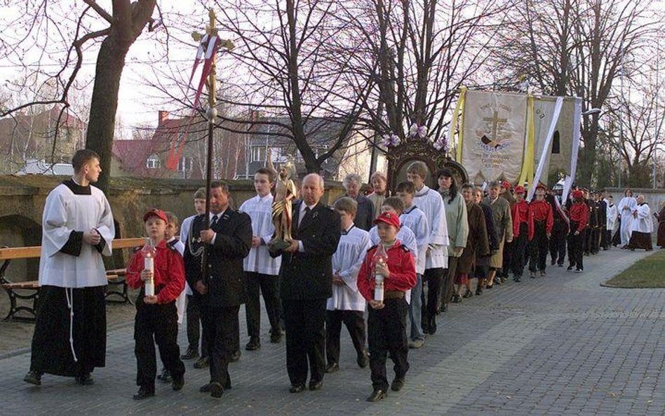 Procesja rezurekcyja w kościele pod wezwaniem św. Antoniego w Klasztorze i seminarium franciszkanów 