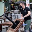 Bruksela: Policja interweniowała po otwarciu ogródków restauracji