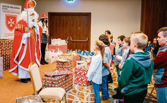 Rozdawanie prezentów dzieciom w Rzeszowie, Boże Narodzenie 2018 r. Materiały prasowe