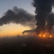 Słup dymu nad rafinerią w Moskwie. Ukraińcy musieli wstrzymać ataki na tą i inne rosyjskie rafinerie