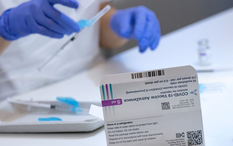 Koronawirus. Szwedzi chcą obowiązkowych szczepień dla niektórych zawodów