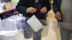 W czasie wyborów w Krakowie mężczyzna podarł i wyrzucił kartę do głosowania