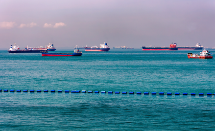 Cieśnina Malakka – w jej pobliżu znajduje się m.in. Singapur. Ponieważ łączy Ocean Indyjski z Pacyfi