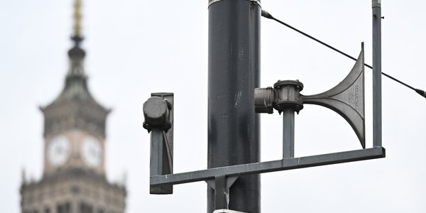 Poland plans sirens and silenced-phone alerts before Russian missiles cross the border