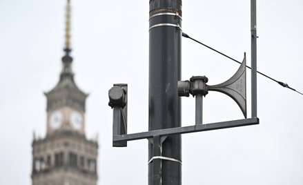 Kiedy w telefonie włączy się alarm, kto uruchomi syrenę