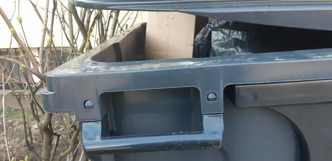 Wiele nowych pojemników jest już zapełnionych, dotychczasowy operator ich nie opróżnia