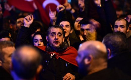 Manifestanci w Rotterdamie