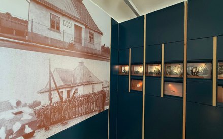 Wystawiono również dużo niewielkich eksponatów