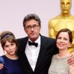 Paweł Pawlikowski na oscarowej ceremonii z aktorkami z „Idy” – Agatą Trzebuchowską (z lewej) i Agatą