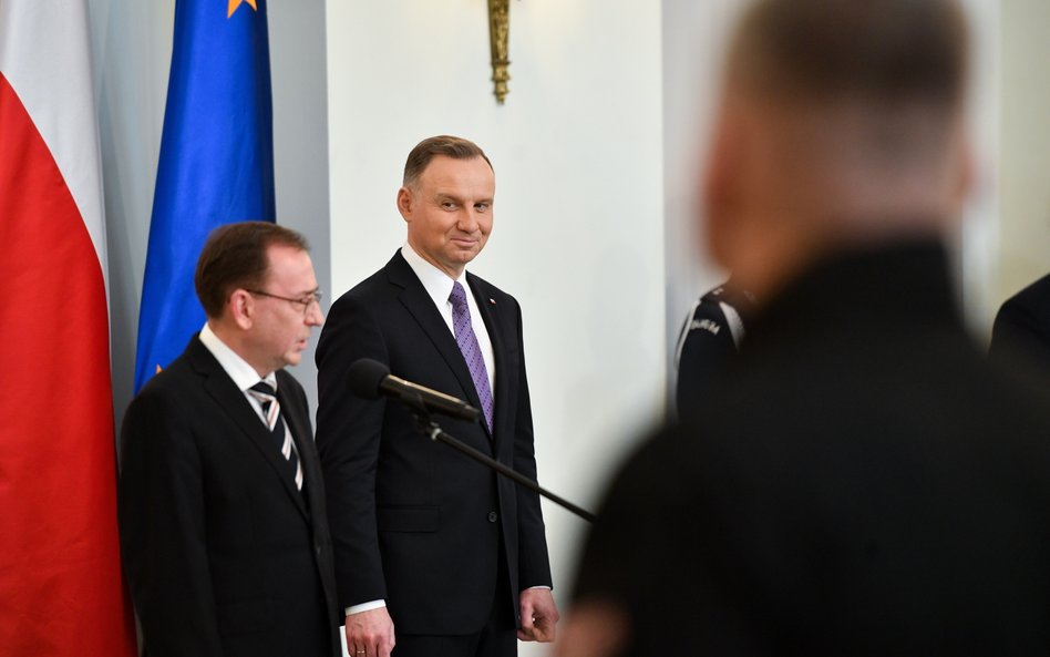 Minister spraw wewnętrznych i administracji Mariusz Kamiński i prezydent RP Andrzej Duda