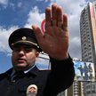 Policjant na osiedlu zaatakowanym przez drony w Moskwie