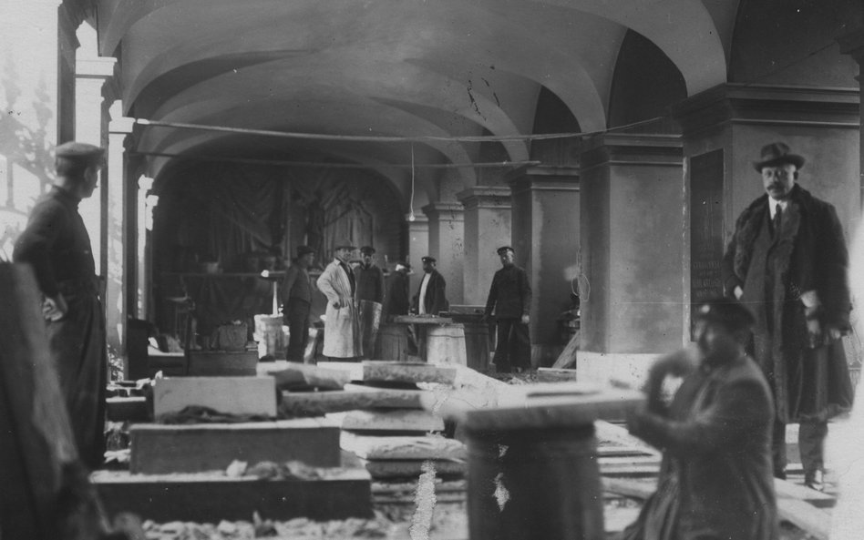 Grób Nieznanego Żołnierza w trakcie budowy. Warszawa, październik 1925 r.