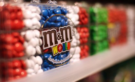 Dozowniki M&M's wycofane. Przypominały „jednorękich bandytów"