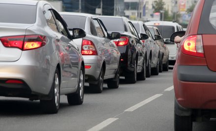Weszły w życie przepisy o obowiązkowej naklejce na samochód