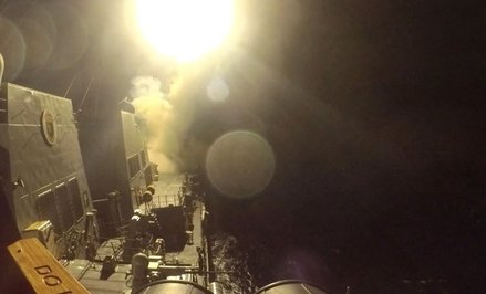 Amerykański okręt wystrzeliwujący pocisk Tomahawk