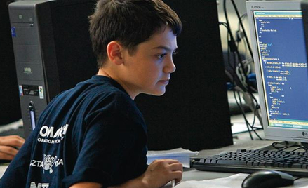 Tylko 3 proc. polskich 15-latków swobodnie porusza się w Internecie