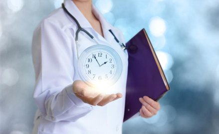 Podwyżki dla pracowników służby zdrowia już w tym roku?