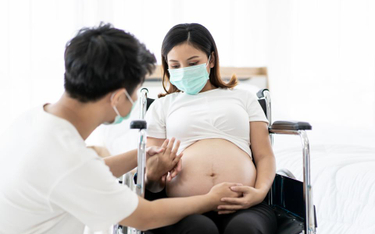 Koronawirus: Ministerstwo Zdrowia potwierdza zawieszenie porodów rodzinnych