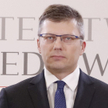 Wiceminister Marcin Warchoł rozdawał w sobotę sadzonki drzew