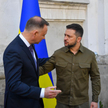 Prezydenci Polski Andrzej Duda  i Ukrainy Wołodymyr Zełenski  przed katedrą śś. Apostołów Piotra i P
