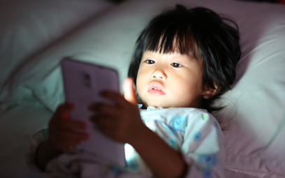 Chiny ograniczają dzieciom korzystanie ze smartfonów i internetu w nocy