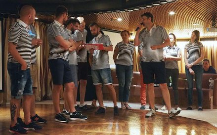 Ostatnia narada jury, podliczanie polubień zdobytych przez drużyny na Facebooku.