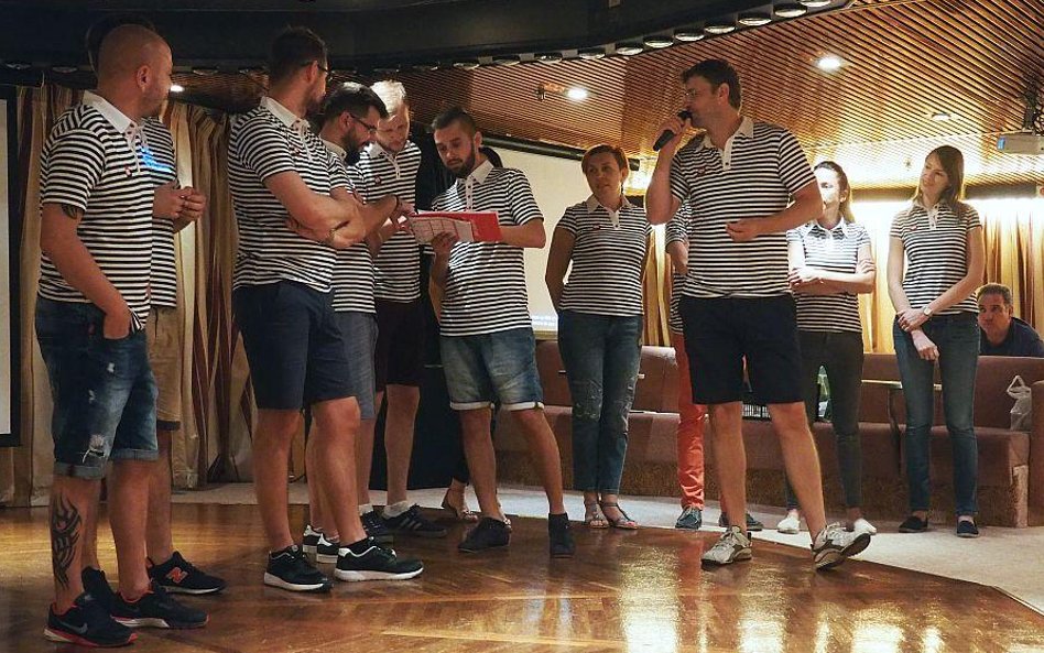 Ostatnia narada jury, podliczanie polubień zdobytych przez drużyny na Facebooku.