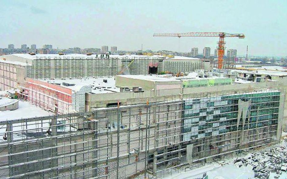 Powierzchnia budowanej galerii w Ruse w grudniu była wynajęta w połowie. Wymaga też dodatkowych nakł