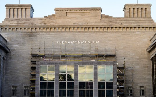 Główne wejście do Muzeum Pergamońskiego w Berlinie.