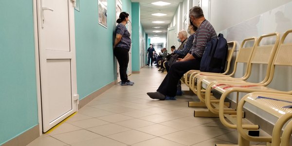 Former director claims mayor knew of preferential doctor access for councilors