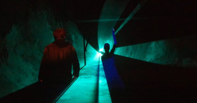 Nowością był nie tylko amatorski zespół, lecz także nowoczesna technika laserowa użyta w celach teat