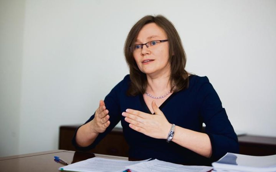 Barbara Jawdosiuk, do niedawna dyrektor w KNF.