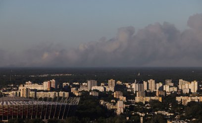 Pożar lasu w powiecie wołomińskim widziany z Warszawy