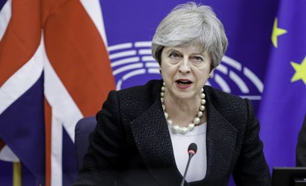Theresa May: Jeremy Corbyn rozmawia o brexicie, ale gra na czas