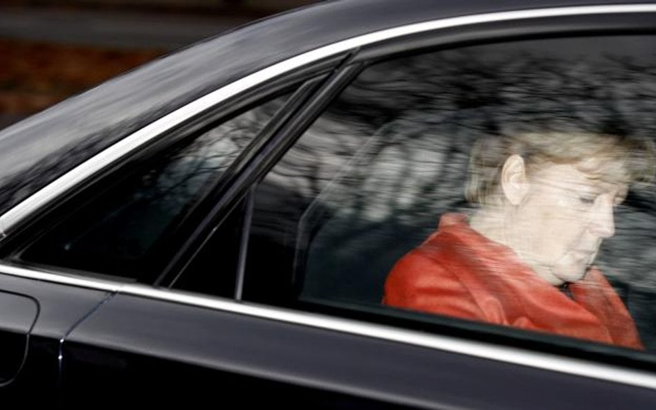 Kanclerz Angela Merkel po rozmowach z prezydentem RFN Frankiem-Walterem Steinmeierem o rozwiązaniu k